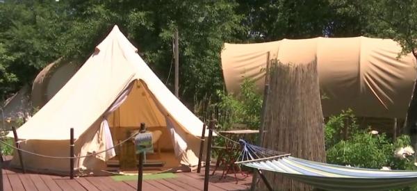 Oferte pentru toate buzunarele în minivacanța de Rusalii. 250 de lei pentru o noapte de vis în căruță