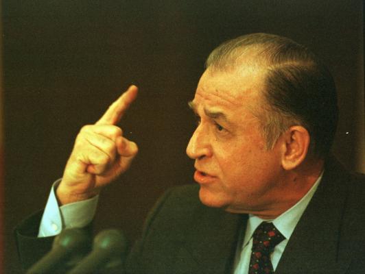 Ion Iliescu riscă să rămână fără certificatul de revoluţionar
