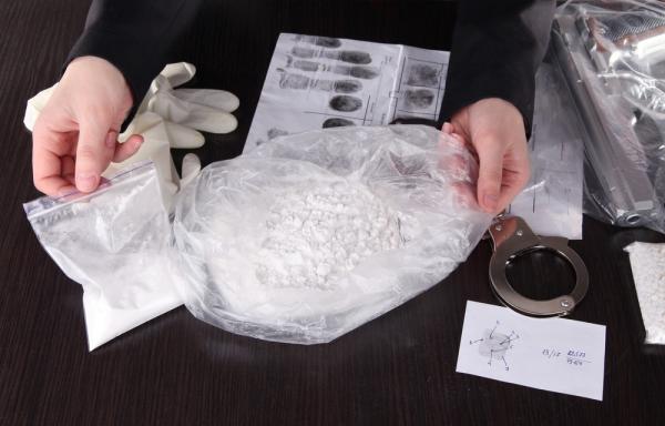 Agentul prins cu droguri la Saga era deja anchetat într-un alt dosar. Se află pe lista poliţiştilor suspectaţi că ar fi luat mită