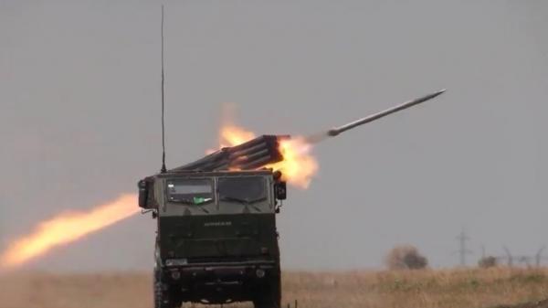 Primele trageri ale Armatei Române cu sistemul HIMARS de 1,5 miliarde de dolari. Lansatorul poate trimite rachete până în Crimeea