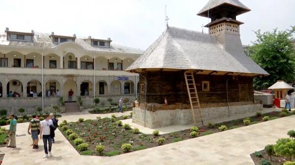 "Parcă zici că e un rai". Secretele Mănăstirii Sfânta Maria din Techirghiol, unde părintele Arsenie Papacioc a slujit 35 de ani