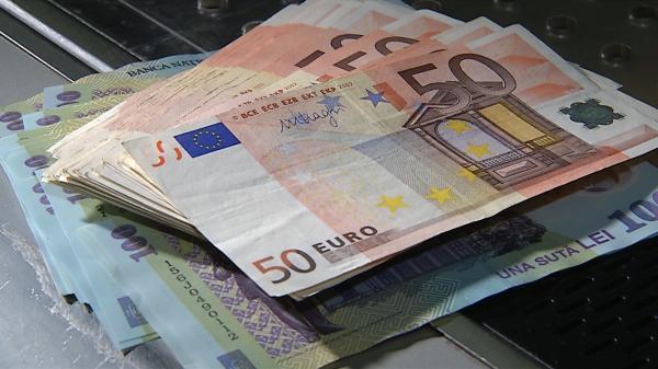 Dobânzi-record la depozitele bancare. Câţi bani câştigă un român într-un an, dacă depune 5.000 de lei