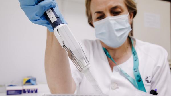 Primul caz de variola maimuţei în România. Tânărul de 26 de ani ar fi luat virusul de la partenerul său, care călătorise recent în Europa