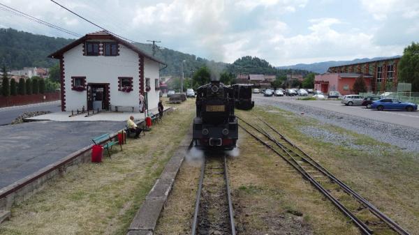 Reacţia turiştilor străini, ajunşi la Sovata. Plimbare de basm cu mocăniţa, trenul care îi poartă departe de tristeţe şi griji