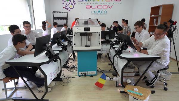 15 școli din România au ajuns în viitor: Tabletele au înlocuit caietele, iar pentru cei mici tehnologia nu mai are secrete