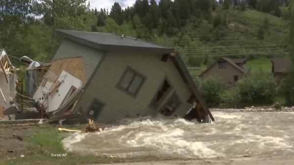 Celebrul parc naţional Yellowstone a fost închis pentru prima dată în istoria sa. Inundațiile fără precedent au făcut ravagii