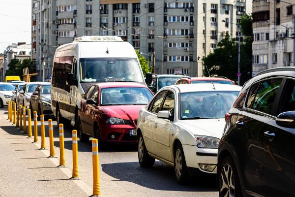 Soluţia care-i scuteşte pe şoferi de sute de euro, în vacanţă. Cât costă să închiriezi o maşină în România şi ţări din Europa