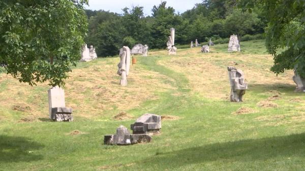 Tabăra de sculptură de la Măgura, cel mai mare ansamblu arhitectural din sud-estul Europei: 256 de lucrări pe 70.000 de metri pătraţi