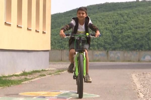 Un dar "care poate schimba vieţi". Surpriza le-a adus bucurie în ochi unor copii încercaţi de soartă din Braşov