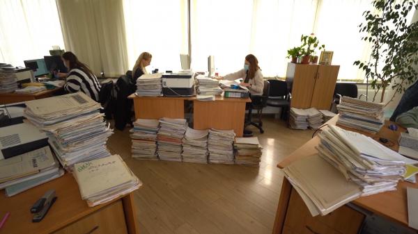 Statul nu mai face angajări de la 1 iulie 2022. Vor fi însă şi excepţii