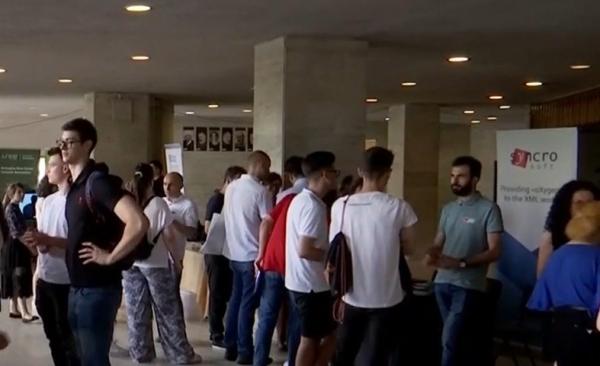 S-a deschis cel mai mare târg de joburi în IT, în Craiova. Ce salariu primeşte un student care se angajează în domeniu