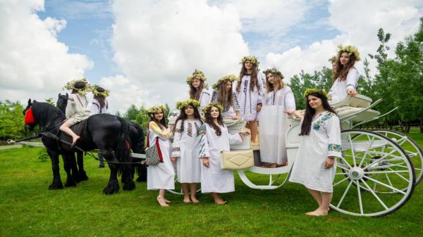 Sărbătoarea Sânzienelor, celebrată în avans la Suceva cu două zile dedicate poveștilor și iei tradiționale