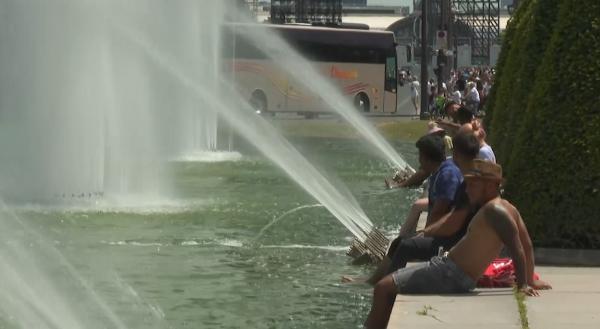 Cod roșu de caniculă în Franța. Astăzi, valul de căldură atinge nivelul maxim, sunt cele mai toride zile din ultimii 80 de ani