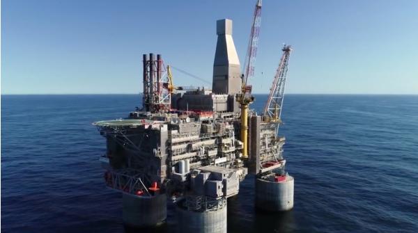 Războiul din Ucraina "se mută" tot mai aproape de România. Ruşii au trecut la represalii după ce ucrainenii ar fi bombardat platforme petroliere din Marea Neagră