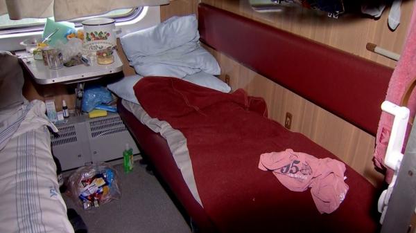 Corespondenţă exclusivă Observator din Ucraina. Oamenii din estul Ucrainei, zonă bombardată masiv de ruşi, trăiesc în trenuri: "Totul a ars! Până la cărămidă"