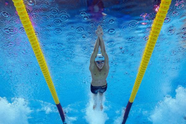 David Popovici s-a calificat în finala CM, doborând un nou record. Înotătorul român concurează astăzi din postură de favorit