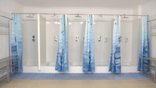 Duşuri şi maşini de spălat, soluţia primăriei Iaşi pentru a ajuta localnicii îngroziţi de facturi. Părerile sunt împărţite: "Mai vrea un mandat domnu'?"