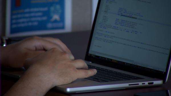 Inteligență artificială "made in România". Cine sunt tinerii care invetează tehnologii de sute de mii € folosite în întreaga lume