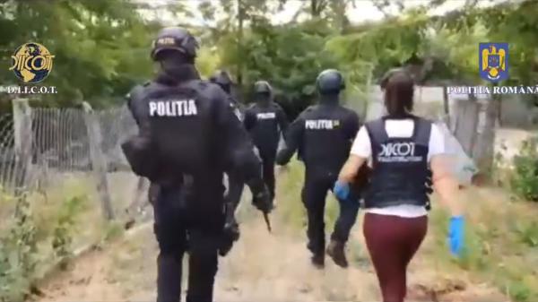 Români săraci, duşi în Germania şi înşelaţi. O grupare ar fi strâns de pe urma lor peste 1 milion de euro