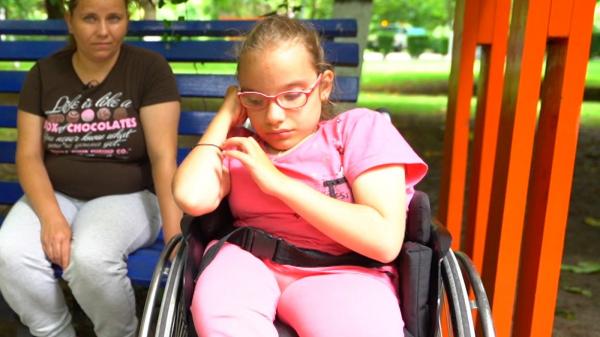 La doar 10 ani, Diana visează la operaţia care să o ajute să respire din nou