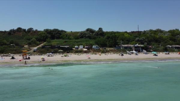 Alternativă pentru a scuti drumul până la mare. Plajele din România preferate de tot mai mulţi turişti