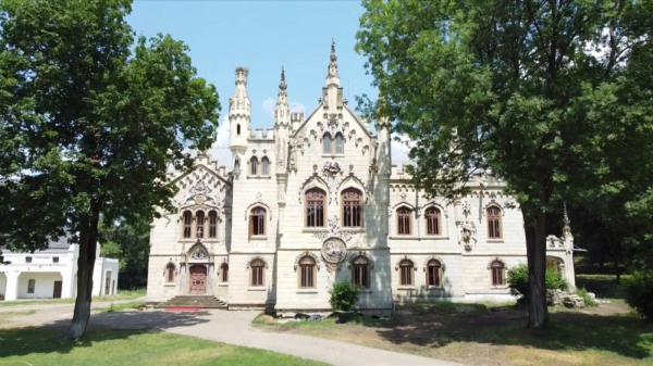 Castelul din România, vechi de sute de ani, unde turiştii se înghesuie să descopere istoria demnă de poveștile cu prinți si prințese