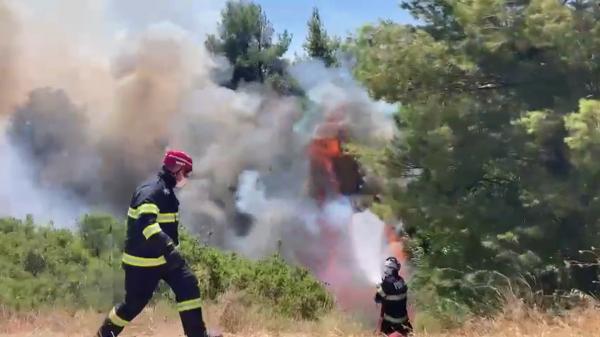 Stare de alertă în Grecia, din cauza incendiilor provocate de caniculă. Secetă istorică în Italia