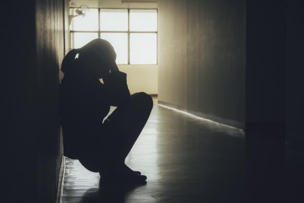 Povestea cutremurătoare din casa ororilor. Cum şi-a făcut curaj adolescenta din Prahova să-l acuze pe tată de abuz sexual