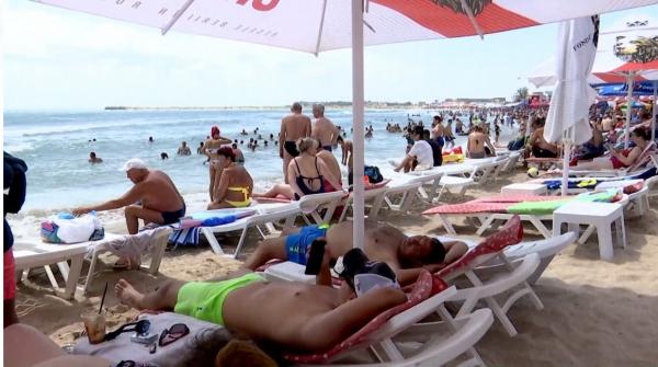 Cel mai aglomerat weekend la mare a început cu ore de aşteptare în Gara de Nord. Turiştii au umplut însă staţiunile de pe litoral