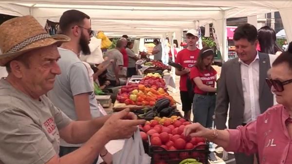 "Festivalului Părădăicilor", la castelul din Macea. Producătorii arădeni se laudă cu cele mai gustoase tomate