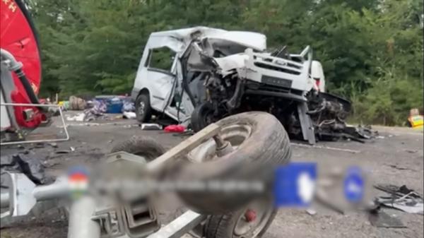 Românii implicaţi în accidentul din Ungaria, în care 2 persoane au murit şi alte 9 au fost rănite, erau din Vaslui şi Iaşi. Ovidiu abia îşi botezase fetiţa şi se întorcea acasă