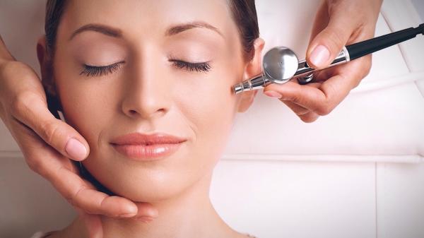 Tratamente benefice în timpul verii. Cum scăpăm de ridurile de expresie sau de transpirația excesivă