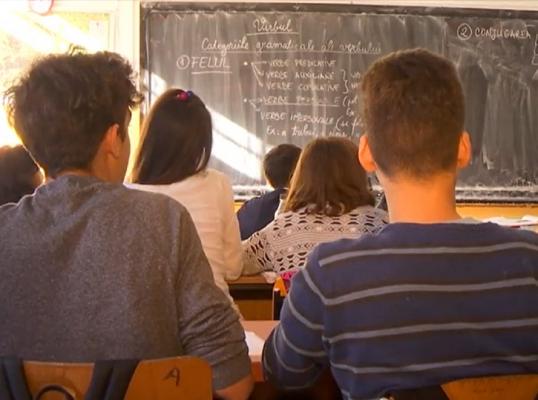 Revoluţie în învăţământ. Schimbări radicale la Admitere şi BAC, şi măriri de salarii pentru profesori