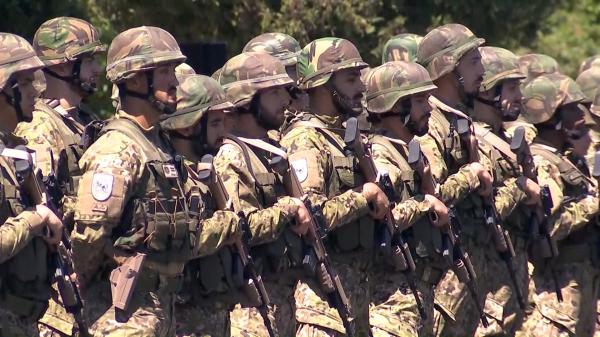 Câţi bani vor primi românii care se înrolează voluntar în Armată, după patru luni de pregătire militară