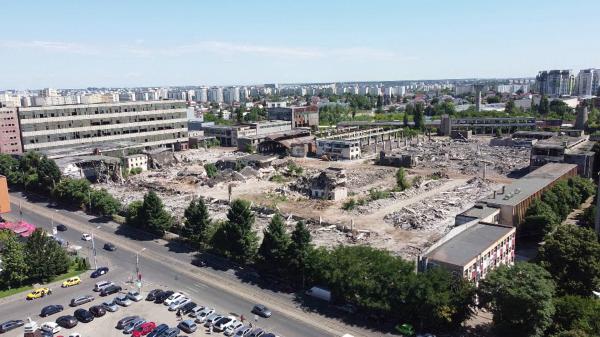 Fabrica Aversa, veche de 150 de ani, demolată pentru a face loc unor zgârie nori. Investiţie de 17 milioane de euro: "Cu ce strica fabrica asta aici?"