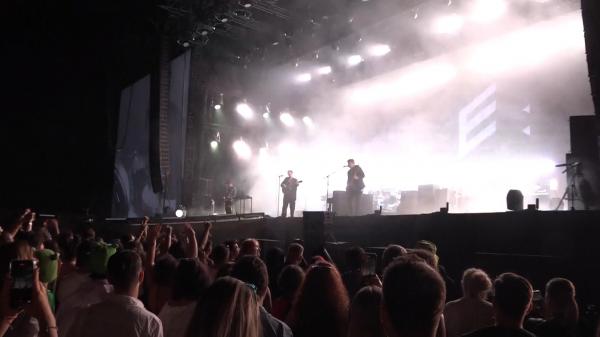 O nouă noapte electrizantă la Electric Castle.  Zdob şi Zdub, Editors şi Moderat au făcut show, iar tinerii s-au distrat până în zori