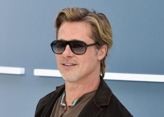 Soluţia lui Brad Pitt, ca să reziste caniculei din Europa: s-a îmbrăcat în kilt, pentru "o mai bună ventilaţie"