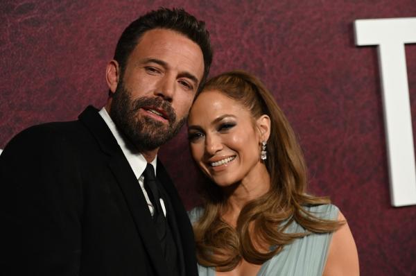 Jennifer Lopez şi Ben Affleck îşi petrec luna de miere în Paris