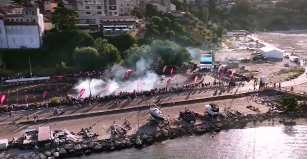 Demonstraţii spectaculoase oferite de 10 piloţi din Campionatul Naţional de Drift. Piloţii spun că astfel de manevre nu-şi au locul pe străzi