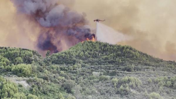 Incendiile continuă să facă ravagii în Europa. Pompierii abia mai țin pasul cu noile focare