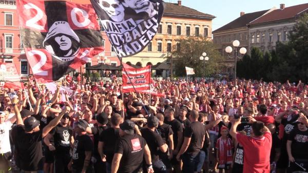 Revoltă în centrul Aradului. Suporterii echipei UTA au ieşit în stradă