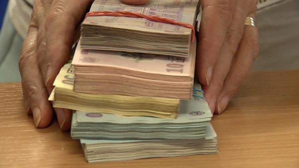 Avantajele şi dezavantajele creditelor în euro. Tot mai mulţi români se gândesc la împrumuturi în valută