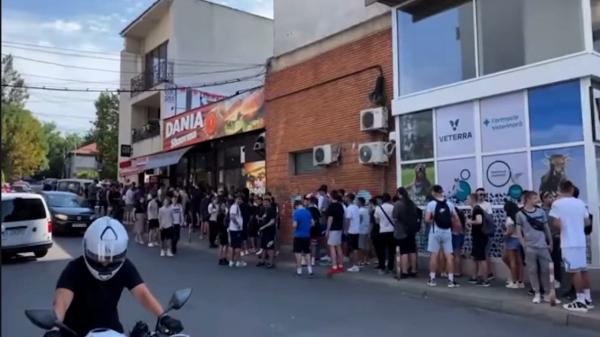 Isterie la Iaşi, după ce un fast-food a anunţat că oferă o şaorma gratis pentru abonaţii de pe TikTok