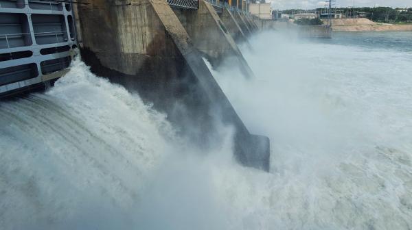 Hidrocentrala Paşcani, neterminată din anii '80. În loc să producem energie și să irigăm județe, plătim costurile inundațiilor