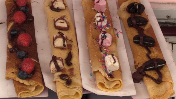 "Parada clătitelor", în Arad şi Harghita: Vizitatorii au primit deserturile gratuit