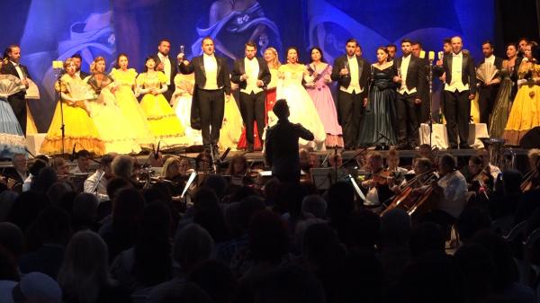 Seară plină de emoţie, la Deva: „De operă live, de asta ne-a fost dor”