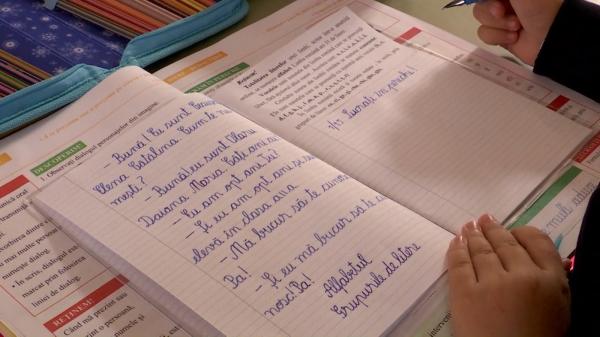 Cum arată o zi din viaţa unui elev român. Temele pentru acasă, nelipsite nici în vacanţa mare