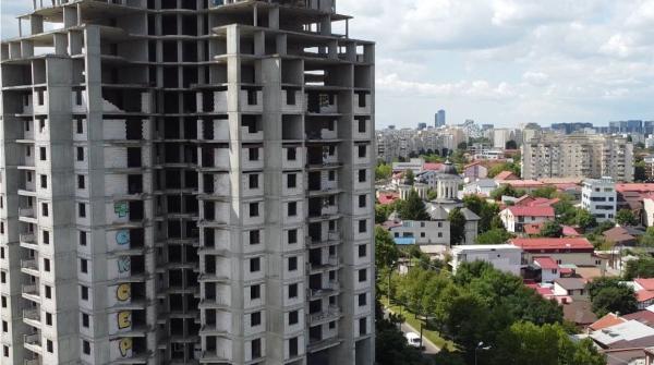 Drama unor oameni care aşteaptă de 17 ani să se mute în casă nouă: dezvoltatorul s-a făcut nevăzut cu peste 20 de milioane de euro. Cea mai mare "ţeapă" imobiliară de după Revoluţie