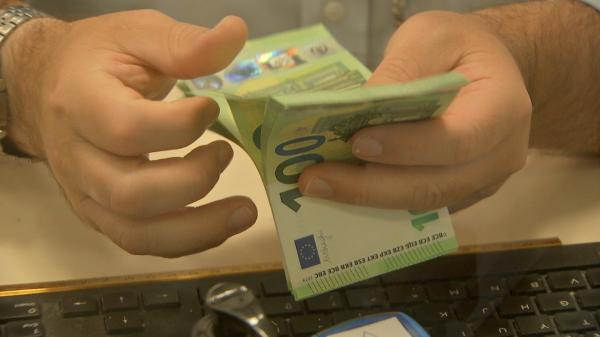 Propunerea statului pentru români: cât câştigă cei care cumpără titluri de stat de 1.000 de lei