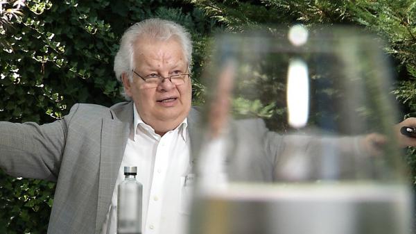 Lovitura dată de Jean Valvis, omul de afaceri elveţian devenit "bucovinean prin adopţie". Apa minerală din România ajunge pe toate pieţele lumii